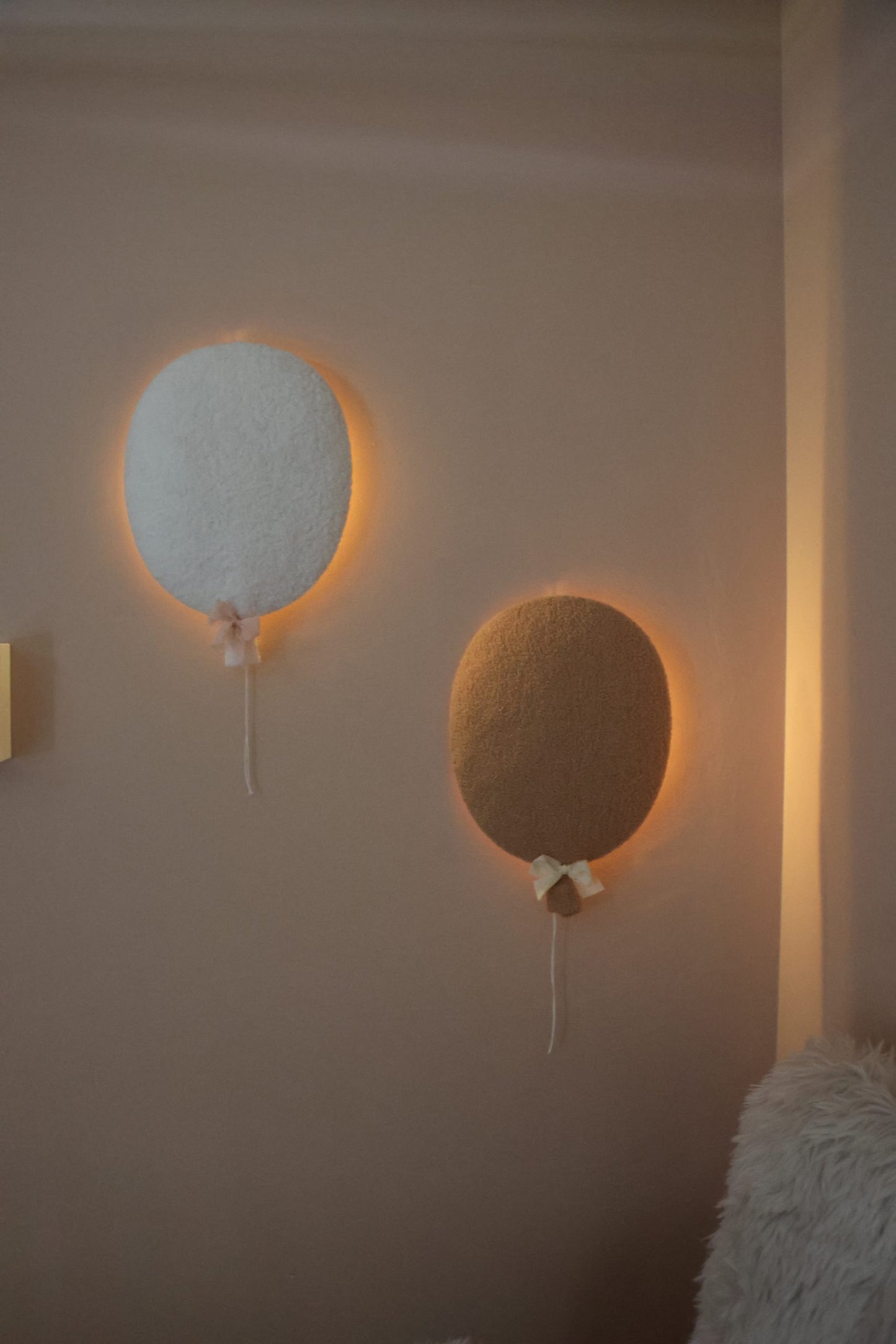 Bouclé balloon wall deco